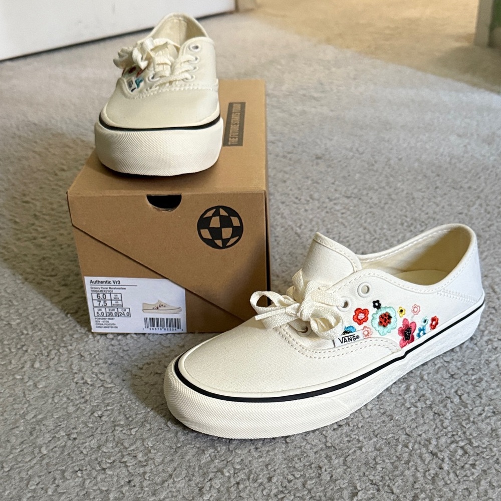 Vans Authentic Vr3 Sneakers in Groovy Floral Marshmallow | Sz W/7.5 and M/6.0